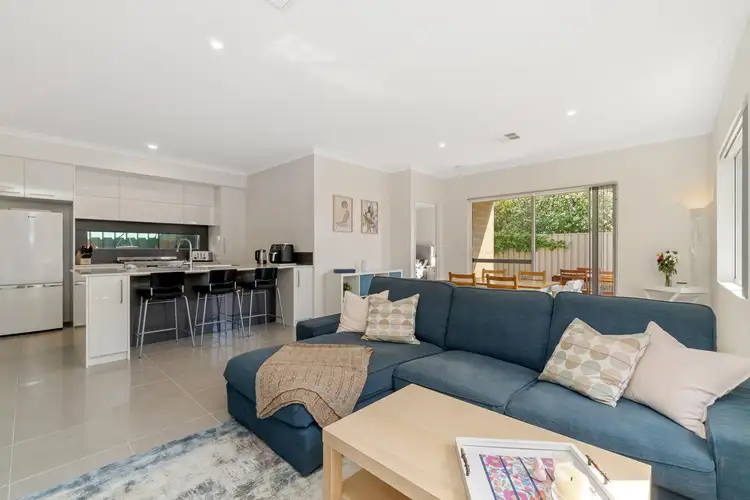 9A Lyrebird Way, Thornlie WA 6108