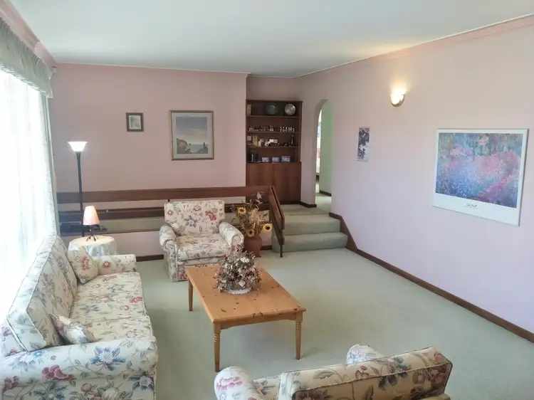 40 Acanthus Road