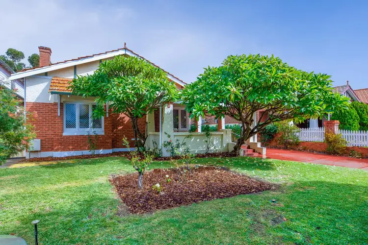 23 Dumbarton Crescent, Menora WA 6050