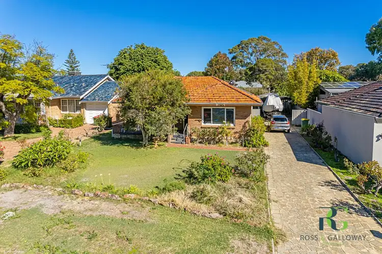 5 Windfield Road, Melville WA 6156