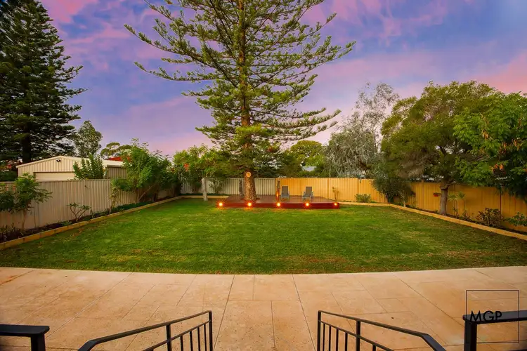 94 Redwood Crescent, Melville WA 6156