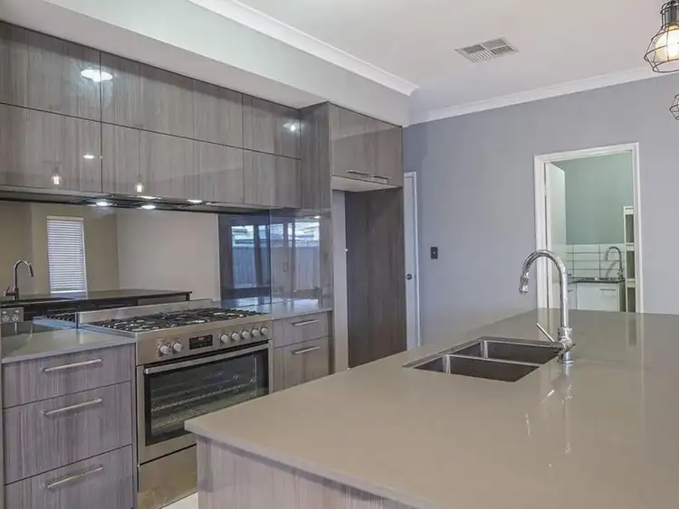 5 Brundall Street, Aveley WA 6069