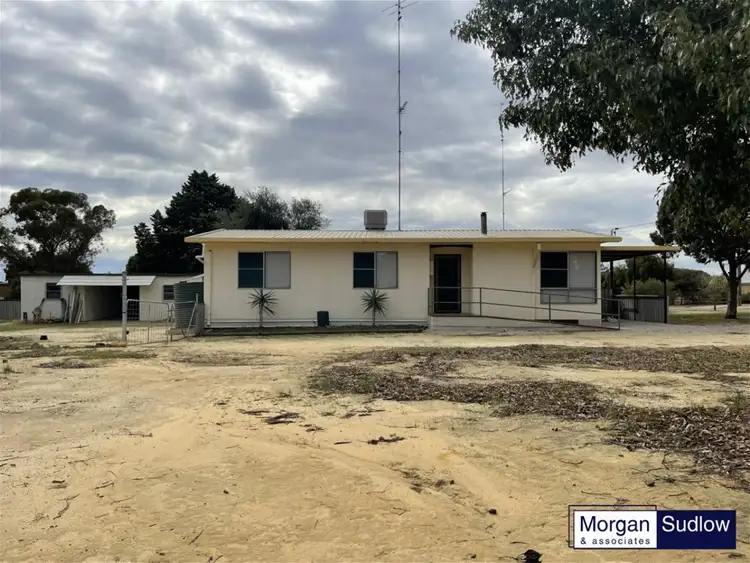 4 COUPER STREET, Dowerin WA 6461