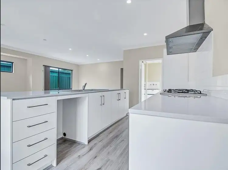 5 Lee Way, Thornlie WA 6108