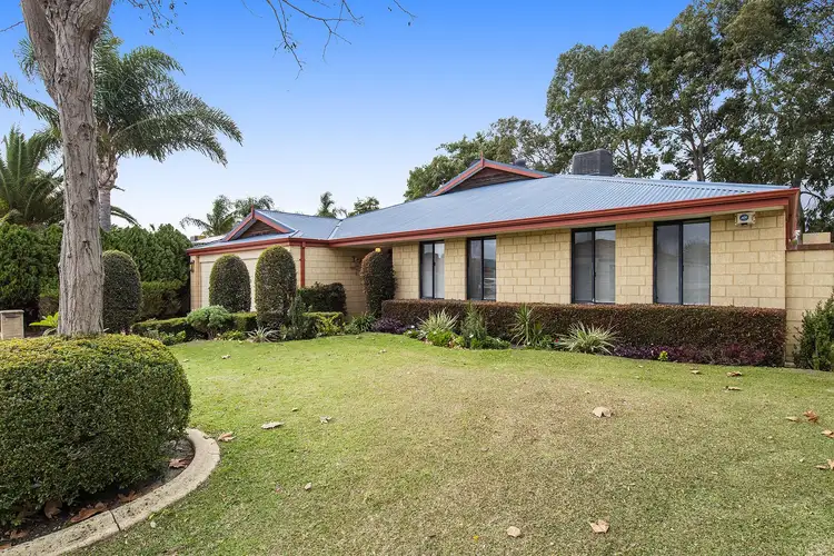 11 Leschenaultia Drive, Canning Vale WA 6155