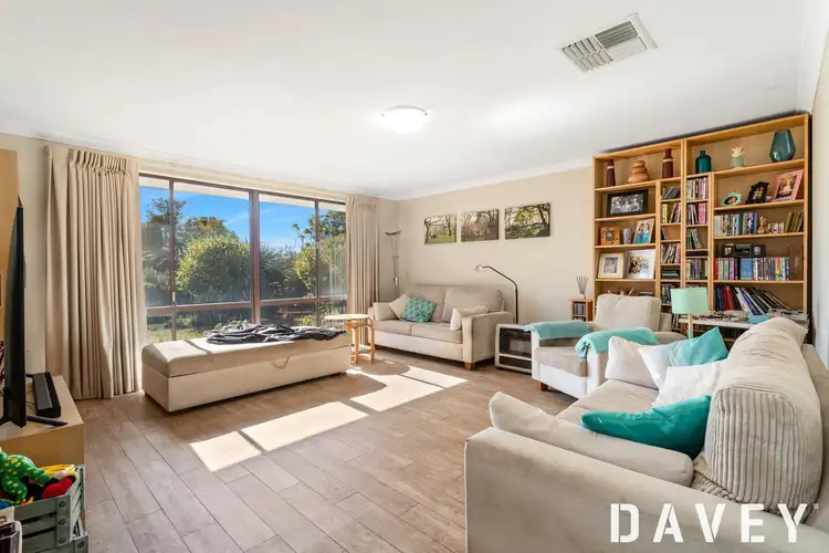 5 Peckham Crescent, Kingsley WA 6026