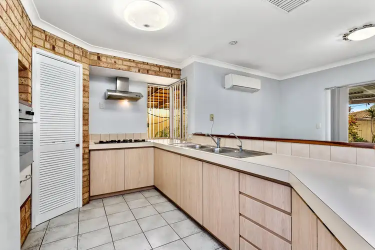 17 Endeavour Court, Thornlie WA 6108