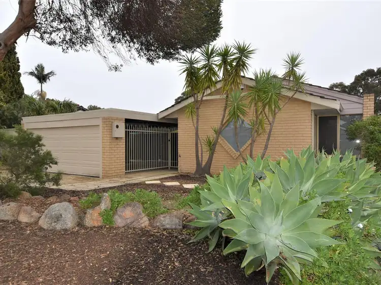 6 Williamson Lane, Stratton WA 6056
