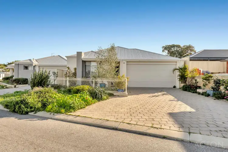 11 Warburton Trail, Lakelands WA 6180