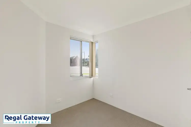 Fifth view of Homely house listing, 1/1 Humboldt Entrance, Aubin Grove WA 6164