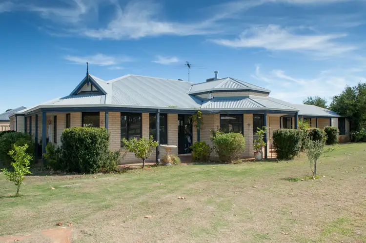 2 Wordsworth Drive, Darch WA 6065