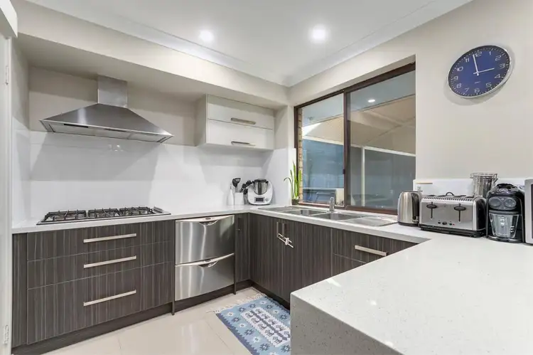32 Sandgate Way, Marangaroo WA 6064