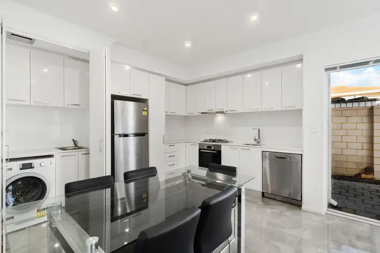 4/320 Walter Road West, Morley WA 6062