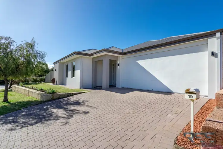 19 Paroo Way, Wandi WA 6167