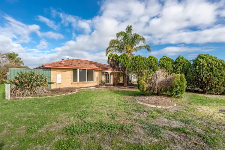 2 Larkspur Place, Thornlie WA 6108
