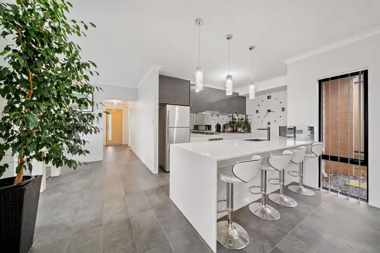 14 Rocklands Loop, Carramar WA 6031