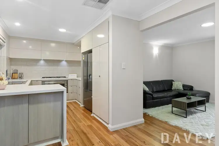 5 Euston Place, Alexander Heights WA 6064