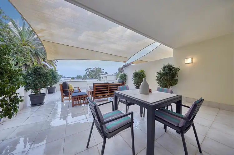 2/20 The Avenue, Crawley WA 6009