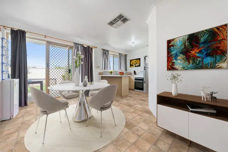 2/25 Quarram Way, Gosnells WA 6110