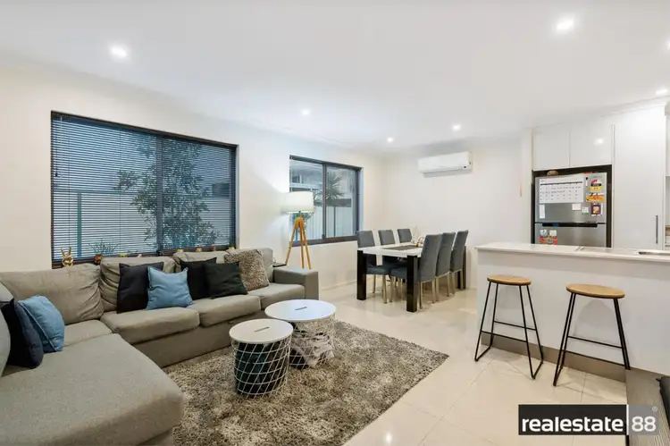 2/379 Daly Street, Cloverdale WA 6105