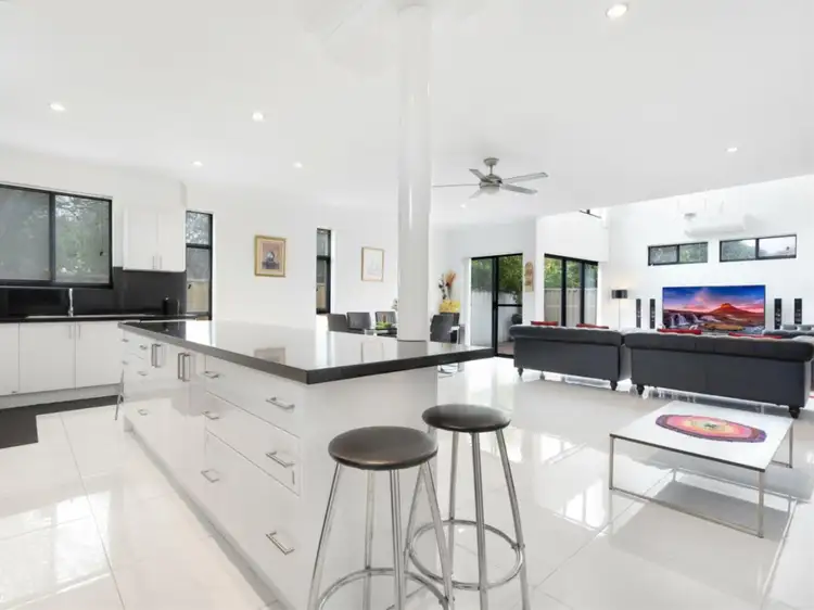 6 Hadlow Place, Thornlie WA 6108