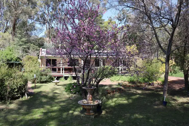 3 Hartung Street, Mundaring WA 6073