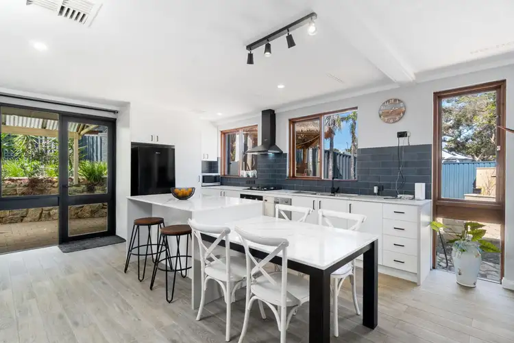 11 Clarkside Court, Wanneroo WA 6065