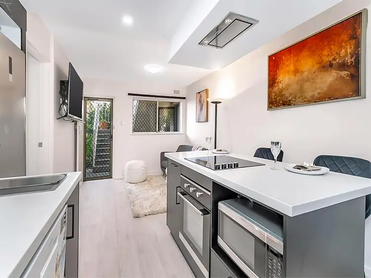 Sixth view of Homely unit listing, 8/46 Pearl Parade, Scarborough WA 6019