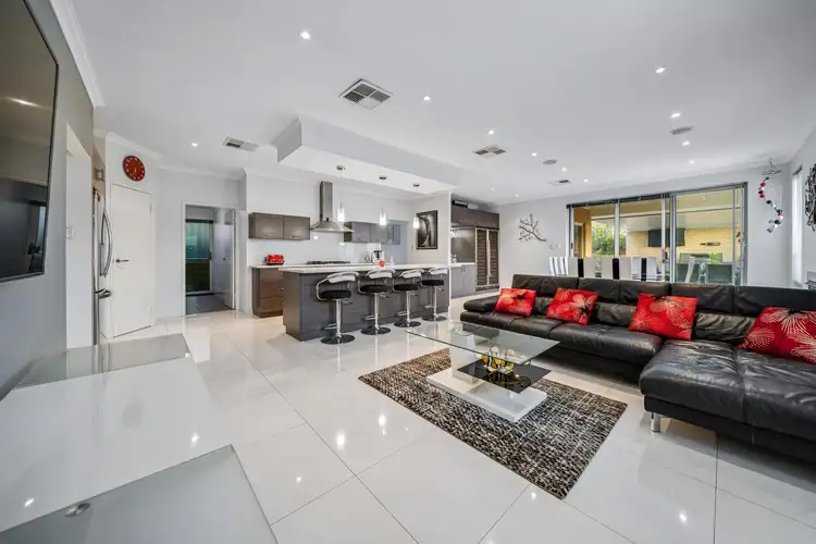 17 Shaftesbury Way, Wellard WA 6170