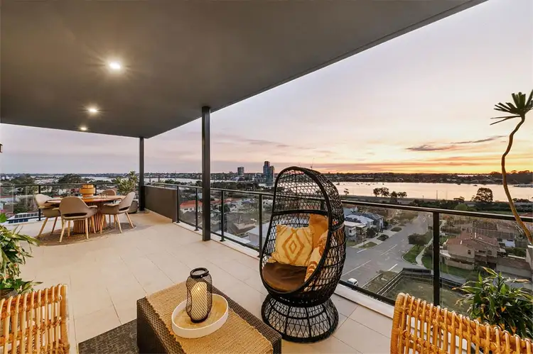 601/8 Henley Street, Como WA 6152