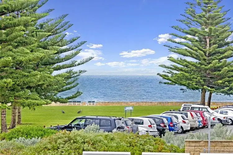 2/174 Marine Terrace, South Fremantle WA 6162