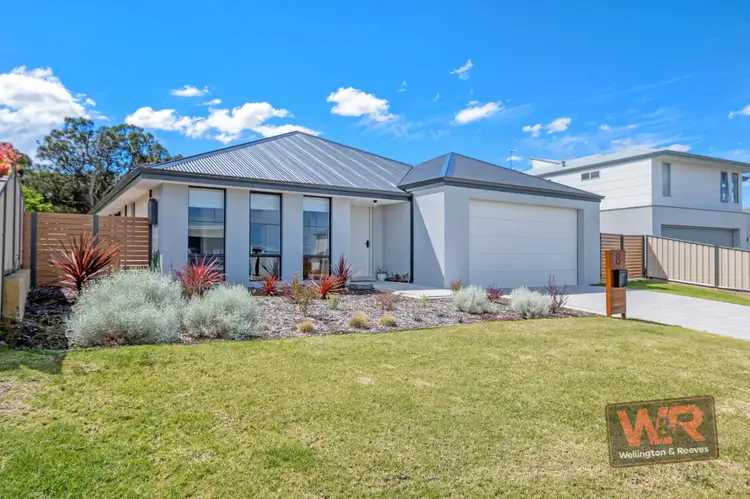 Second view of Homely house listing, 8 Elaray Way, Lange WA 6330