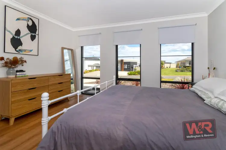 Sixth view of Homely house listing, 8 Elaray Way, Lange WA 6330