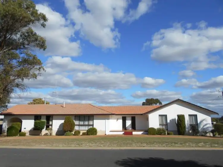 1 Burbidge Way, Katanning WA 6317
