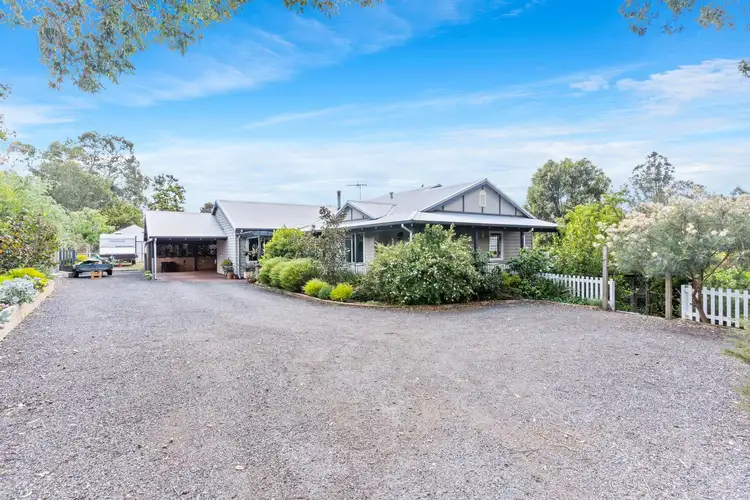 2 Tee Avenue, Mundaring WA 6073