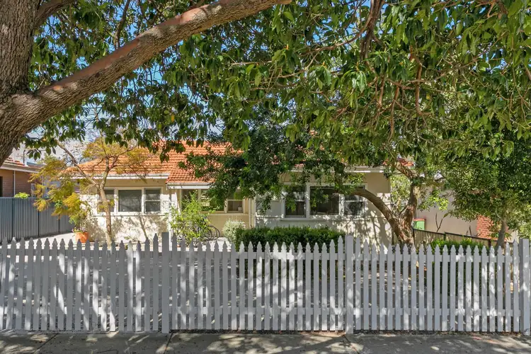10 Lee Avenue, Hilton WA 6163