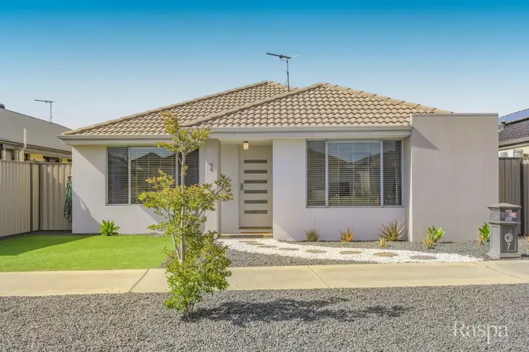 7 Lanciano Way, Piara Waters WA 6112