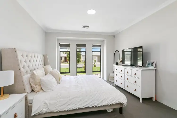 Second view of Homely house listing, 25 Ontario Grove, Success WA 6164