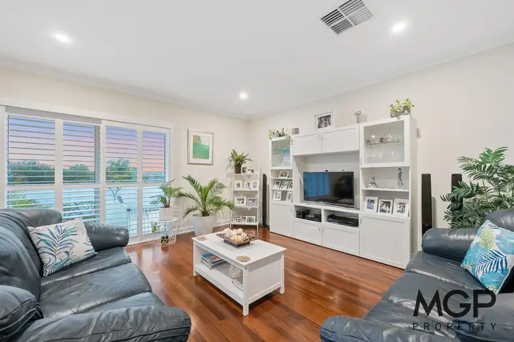 98 Redwood Crescent, Melville WA 6156