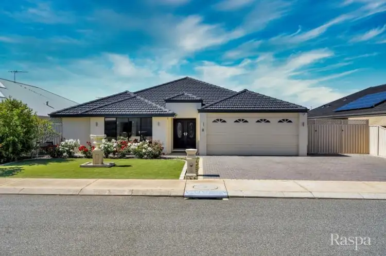 8 Giardino Place, Lake Coogee WA 6166