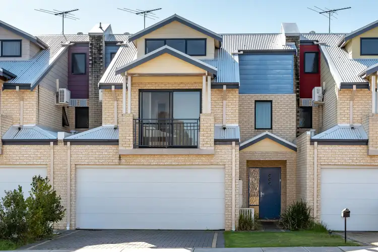 2/67 Aquaviva Circle, Viveash WA 6056