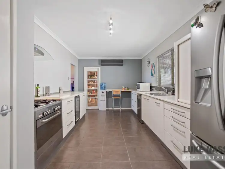 19 Hilltop Place, Kelmscott WA 6111