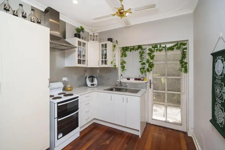 Fifth view of Homely villa listing, 2/722 Canning Highway, Applecross WA 6153