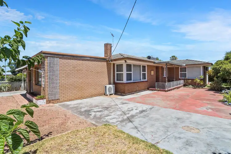 11 Mensa Close, Rockingham WA 6168