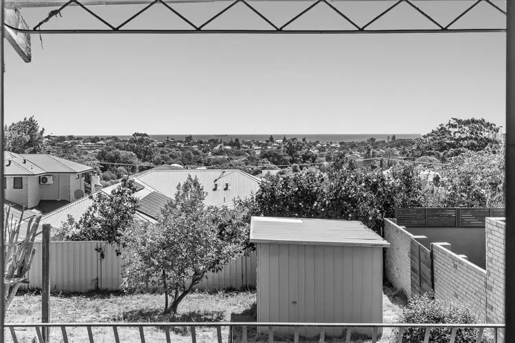 31 Oxcliffe Road, Doubleview WA 6018