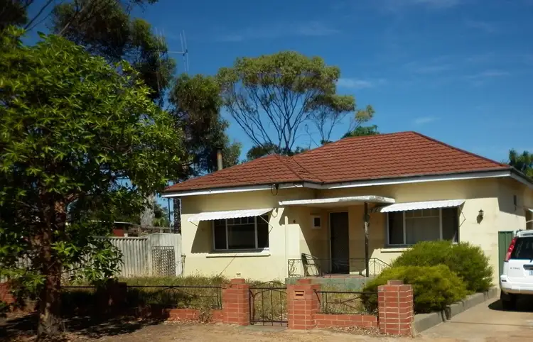 7 Bond Street, Katanning WA 6317