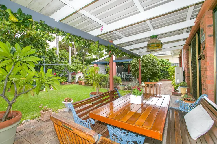 55 Leura St