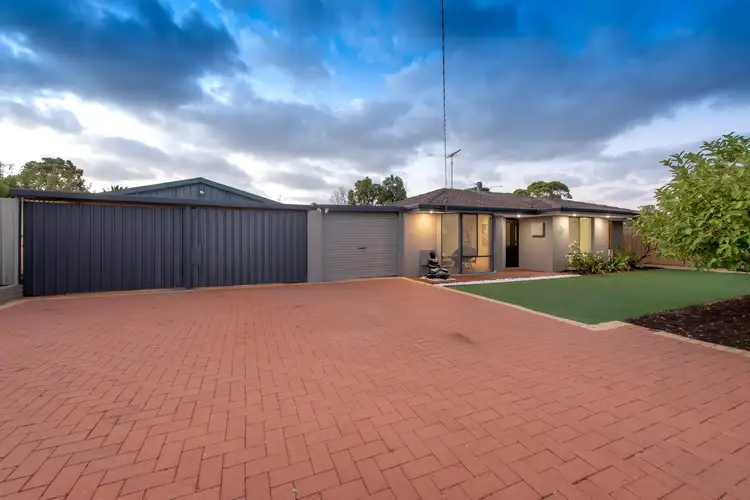 11 Lockeville Close, Beldon WA 6027