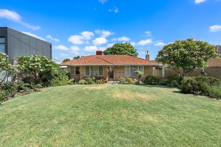 17 Delphine Avenue, Dianella WA 6059