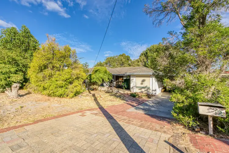 12 Debenham Street, Thornlie WA 6108